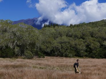 guide accompagnateur randonnée trek montagne volcan réunion