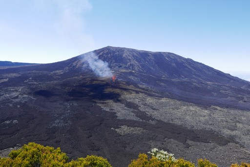 guide accompagnateur randonnée trek montagne volcan réunion